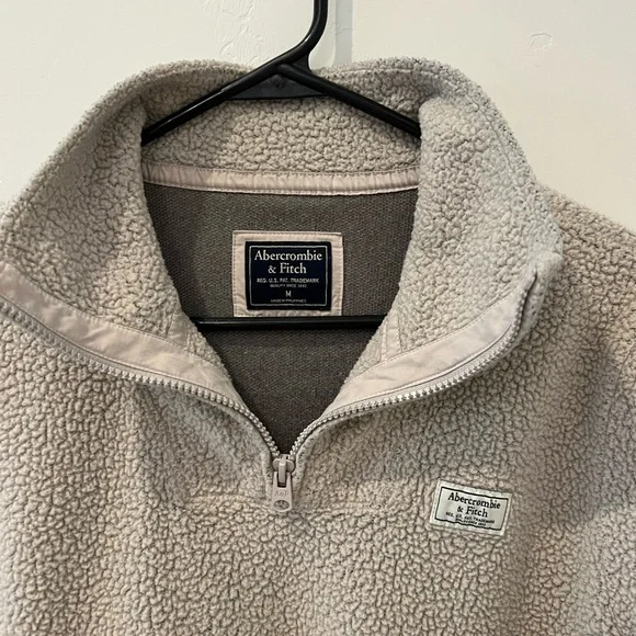 Abercrombie & Fitch Women’s Sherpa 3/4 Zip Sweater Cream size Medium - Picture 5 of 7